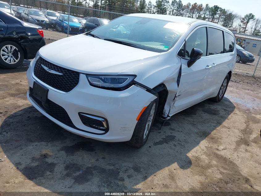 2025 Chrysler Pacifica Select