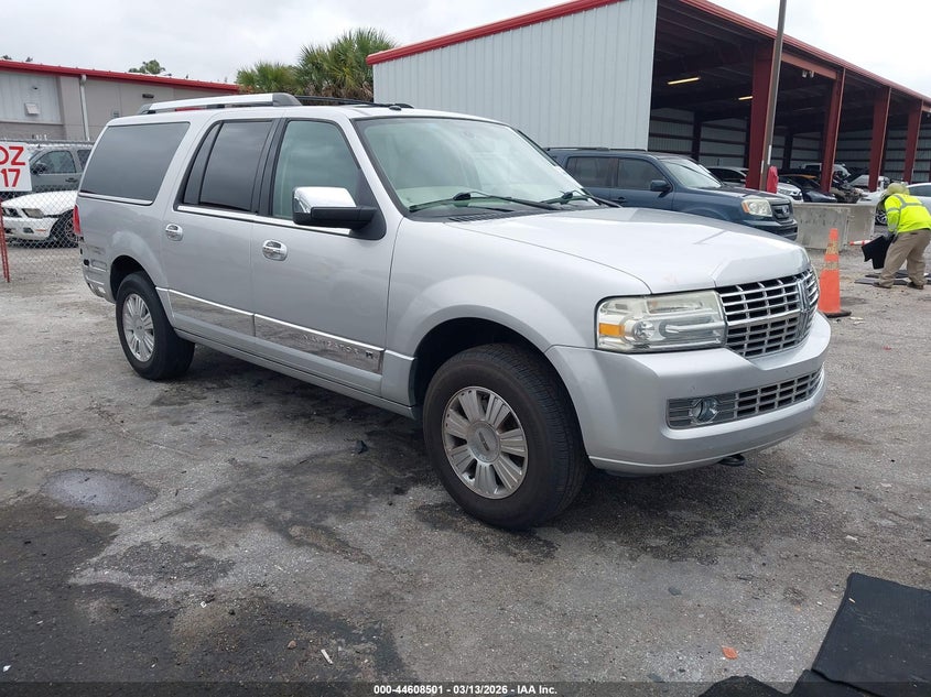 5LMJJ3H58CEL00470 LINCOLN NAVIGATOR L Photo 1