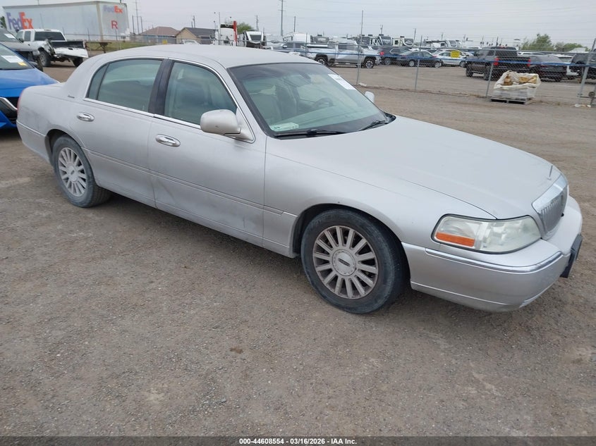 2004 Lincoln Town Car Signature