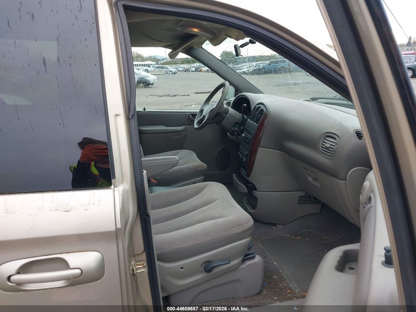 2003 Chrysler Town & Country