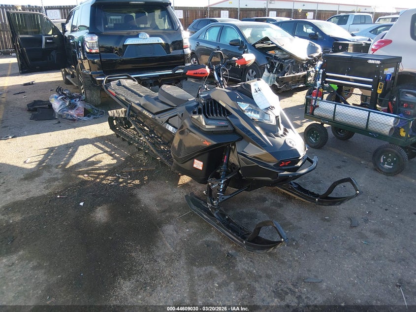 2022 SKI-DOO SUMMIT X 850 auction photo 1