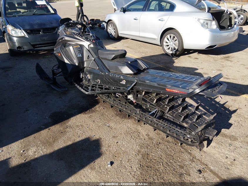 2022 SKI-DOO SUMMIT X 850 auction photo 3