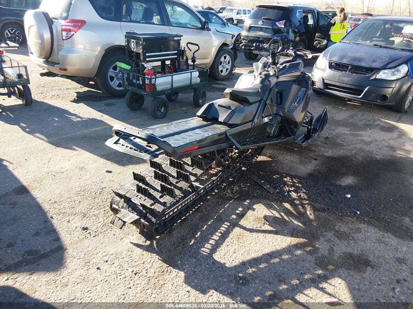 2022 SKI-DOO SUMMIT X 850 auction photo 4