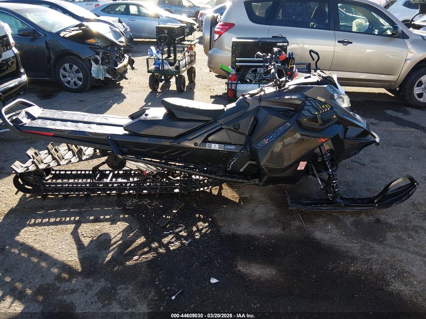 2022 SKI-DOO SUMMIT X 850 auction photo 5