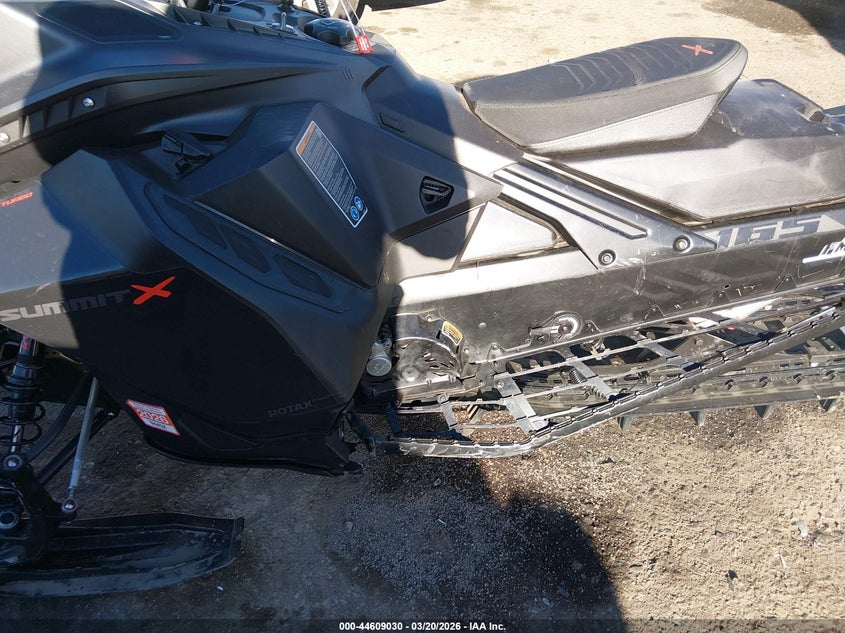 2022 SKI-DOO SUMMIT X 850 auction photo 6