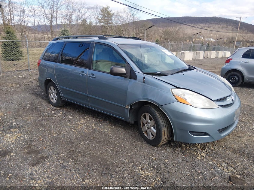 2010 Toyota Sienna Le