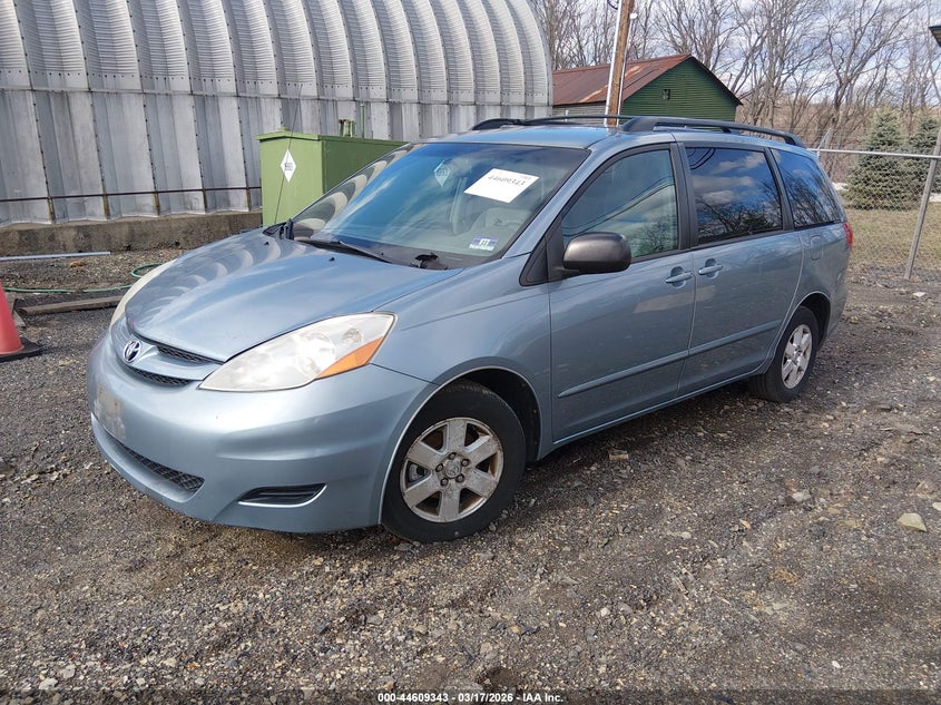 2010 Toyota Sienna Le