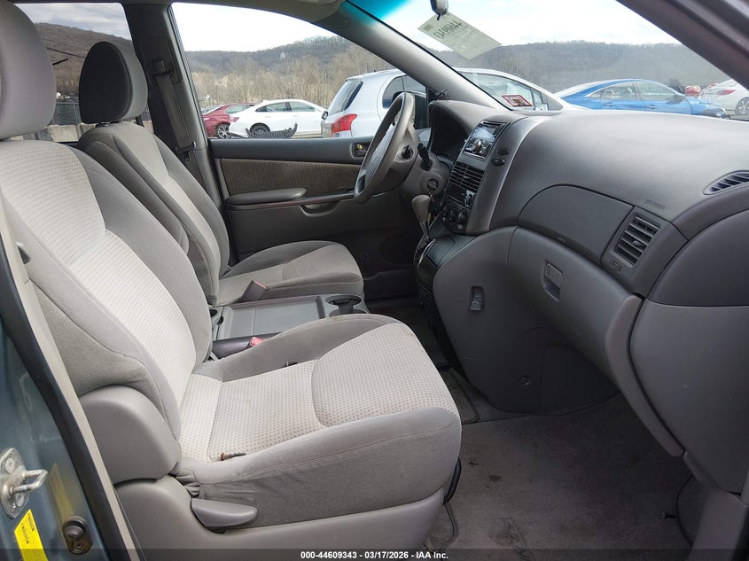 2010 Toyota Sienna Le