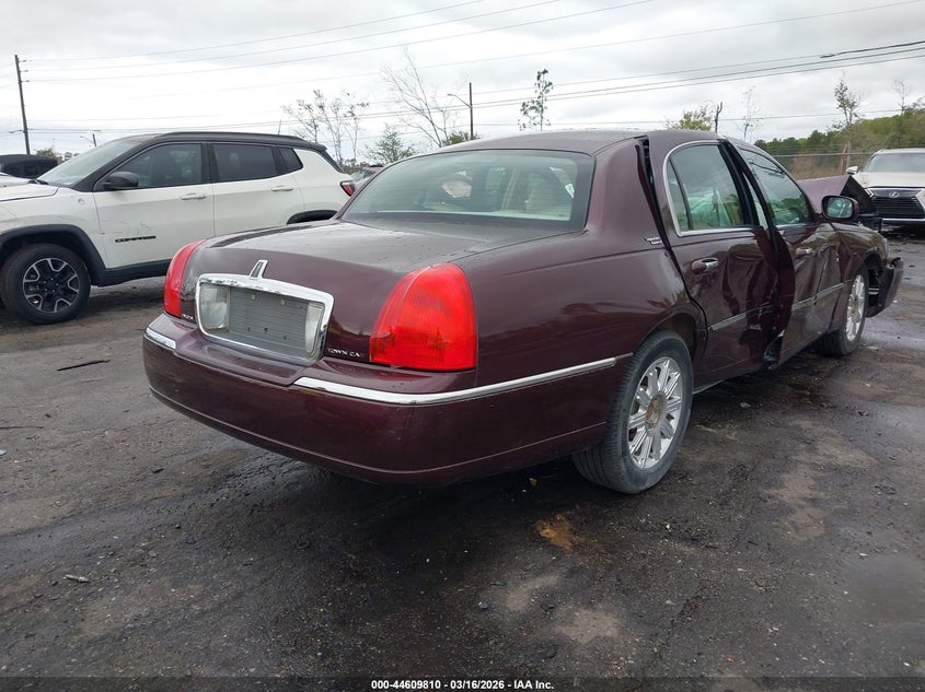 2007 Lincoln Town Car Signature Limited