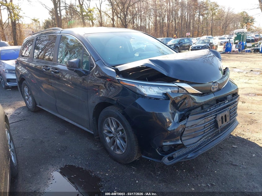 2022 Toyota Sienna Le