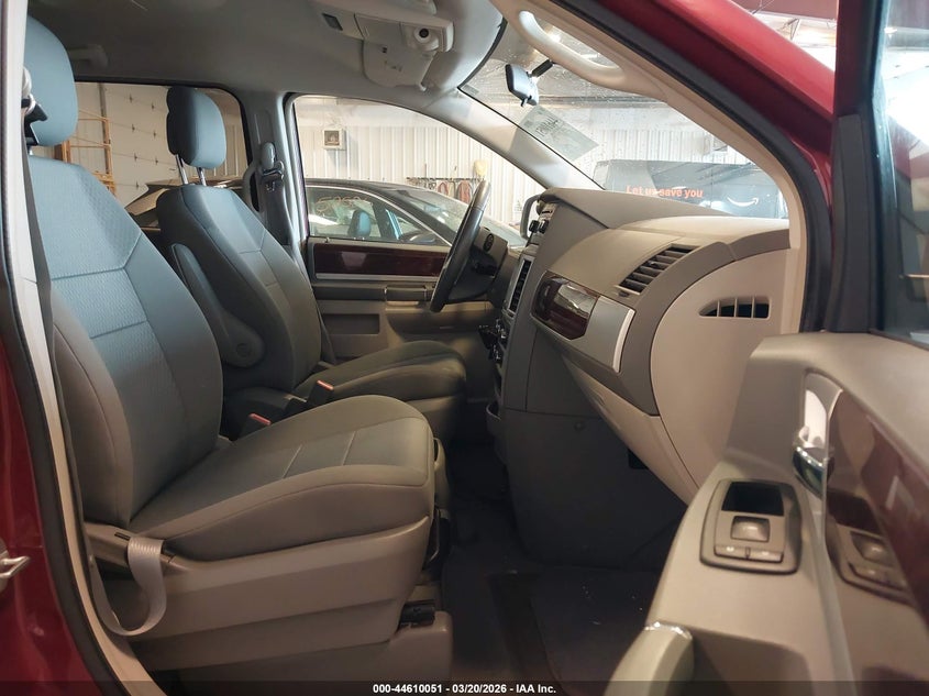 2010 Chrysler Town & Country Touring