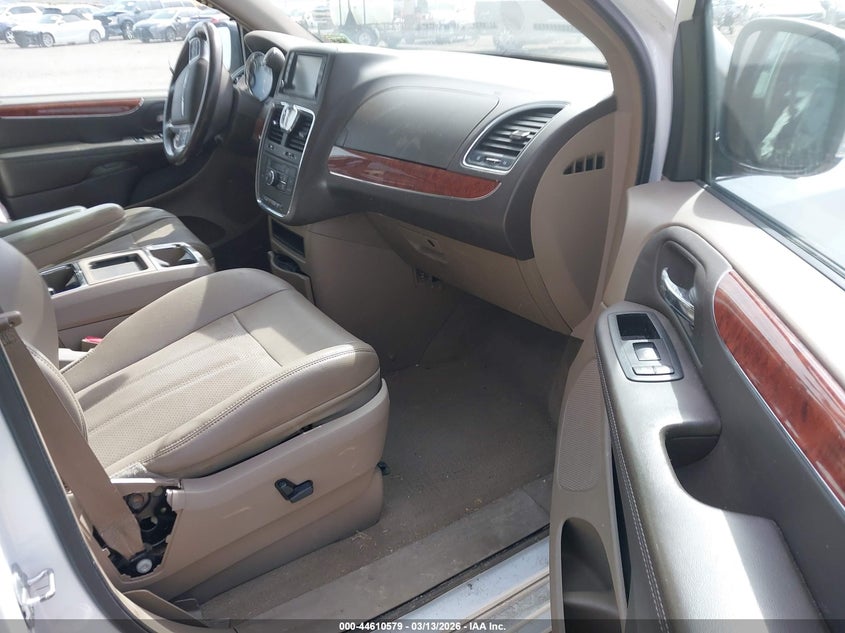 2013 Chrysler Town & Country Touring-L