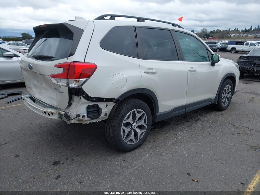 2022 Subaru Forester Premium