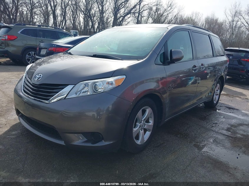 2013 Toyota Sienna Le V6 8 Passenger