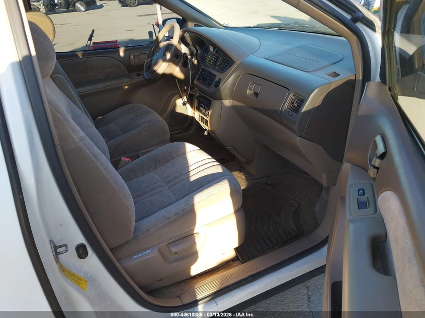 2001 Toyota Sienna Le