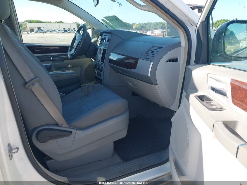 2010 Chrysler Town & Country Touring