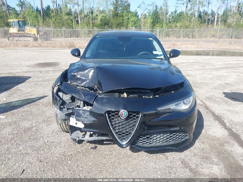 2017 ALFA ROMEO GIULIA RWD · Фото 12