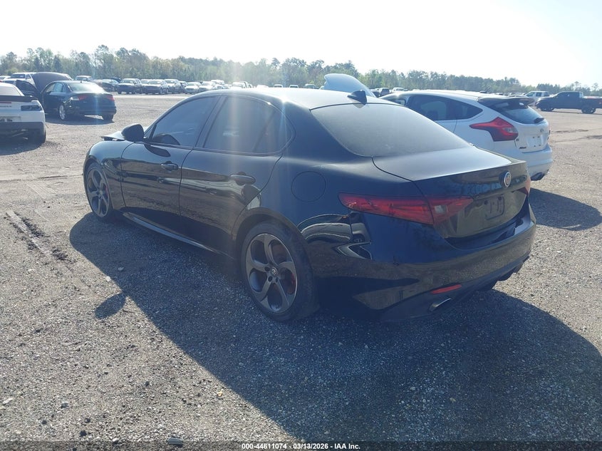 2017 ALFA ROMEO GIULIA RWD · Фото 3
