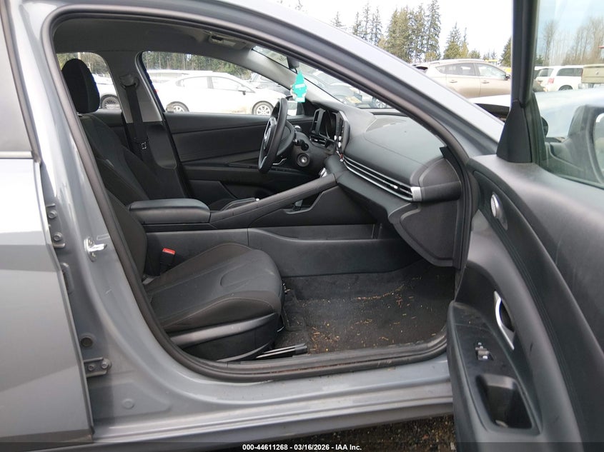 2022 Hyundai Elantra Se