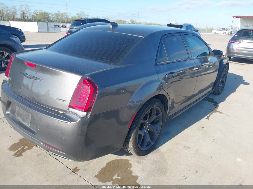 2022 Chrysler 300 Touring L