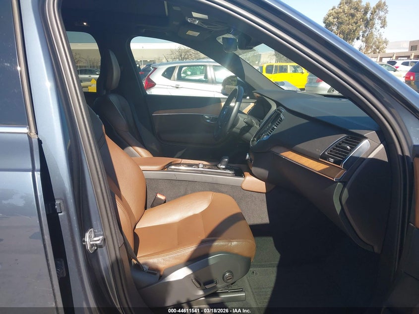 2021 Volvo Xc90 Recharge Plug-In Hybrid T8 Inscription Expression 7 Passenger