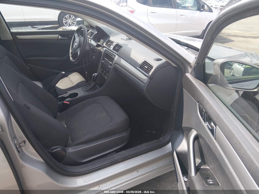 2013 Volkswagen Passat S