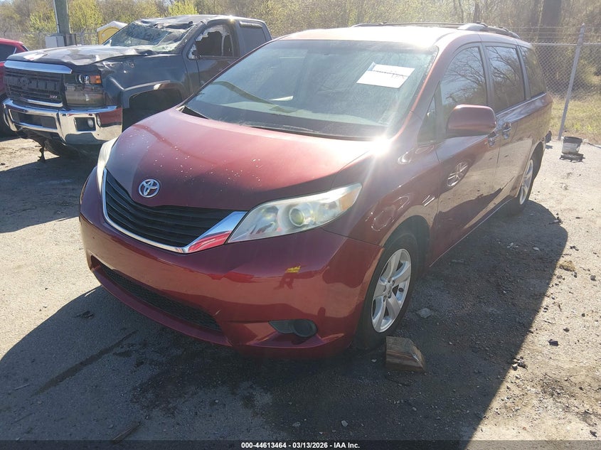 2012 Toyota Sienna Le V6 8 Passenger