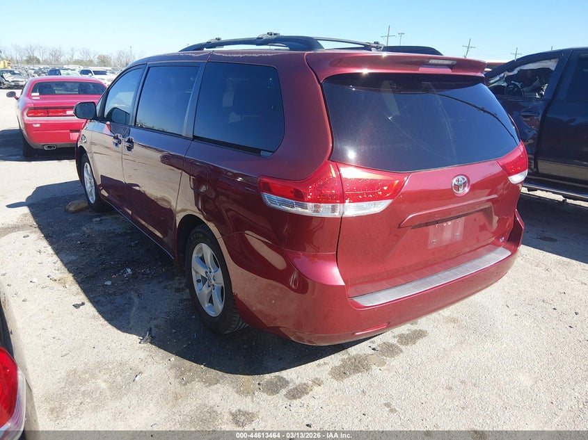 2012 Toyota Sienna Le V6 8 Passenger