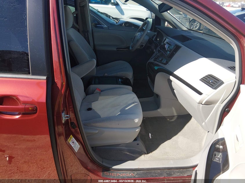 2012 Toyota Sienna Le V6 8 Passenger