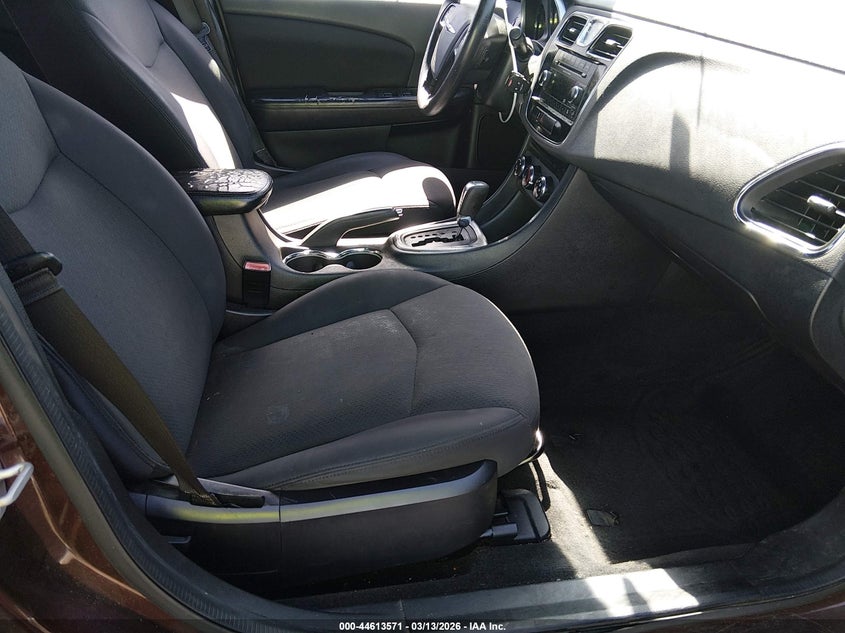 2013 Chrysler 200 Lx