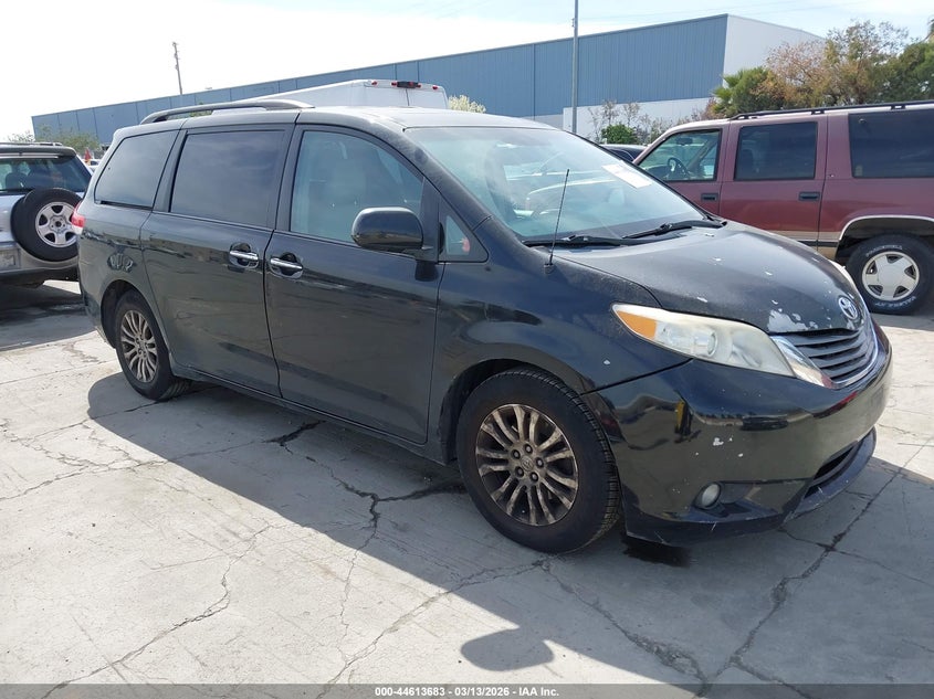 2013 Toyota Sienna Xle V6 8 Passenger