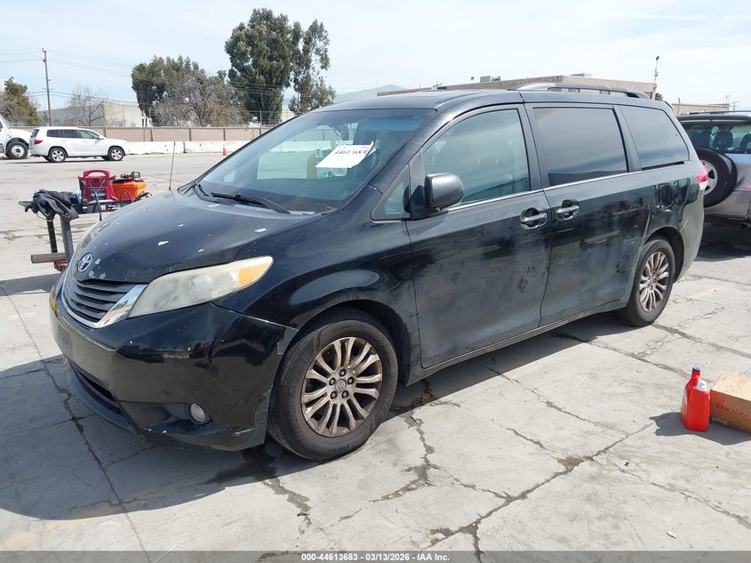 2013 Toyota Sienna Xle V6 8 Passenger