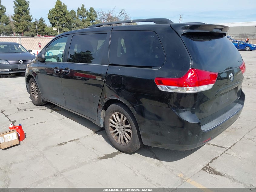 2013 Toyota Sienna Xle V6 8 Passenger