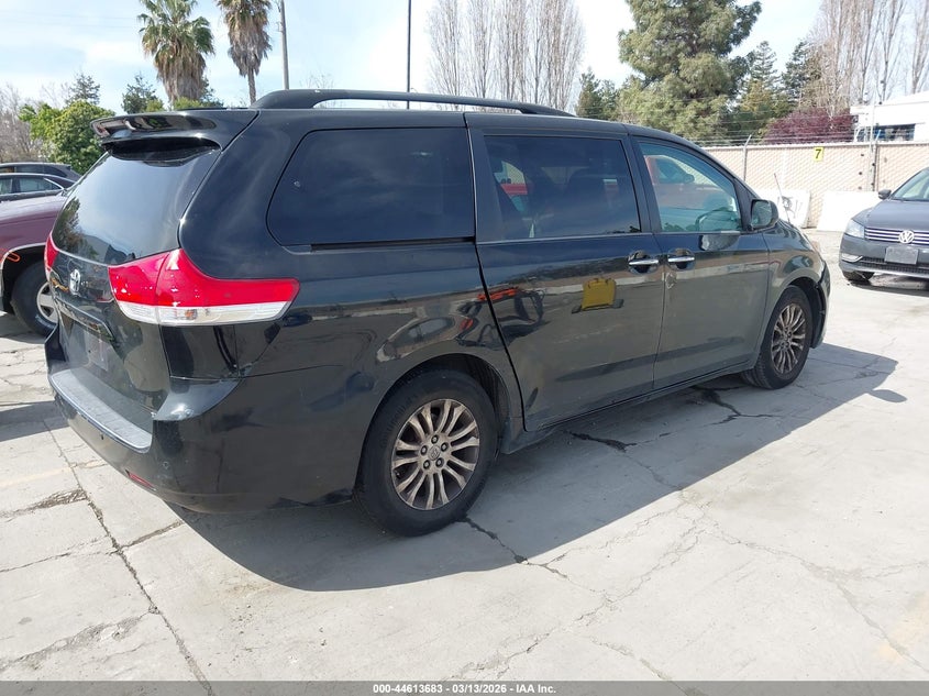 2013 Toyota Sienna Xle V6 8 Passenger