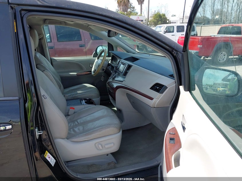 2013 Toyota Sienna Xle V6 8 Passenger