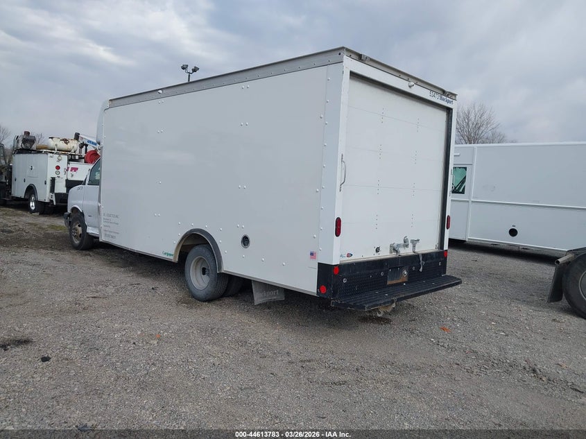 2023 GMC SAVANA CUTAWAY auction photo 3