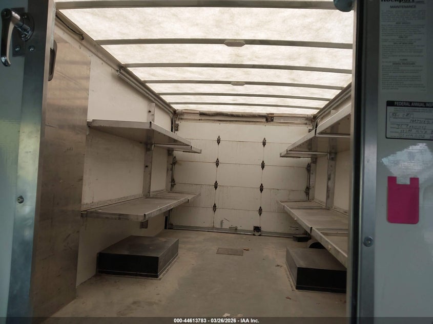 2023 GMC SAVANA CUTAWAY auction photo 6