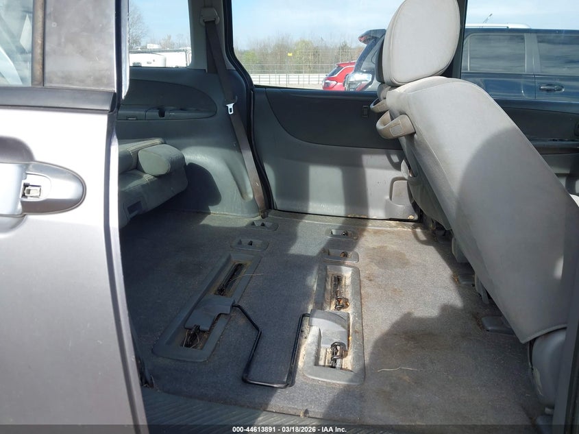 2004 MAZDA MPV auction photo 8
