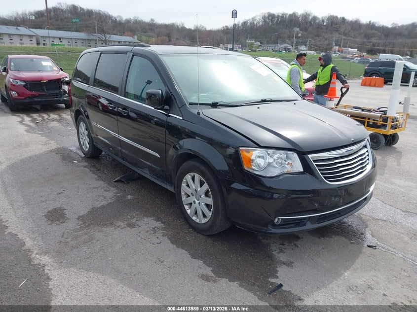 2016 Chrysler Town & Country Touring