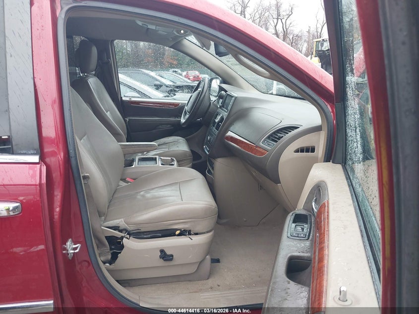 2013 Chrysler Town & Country Touring-L