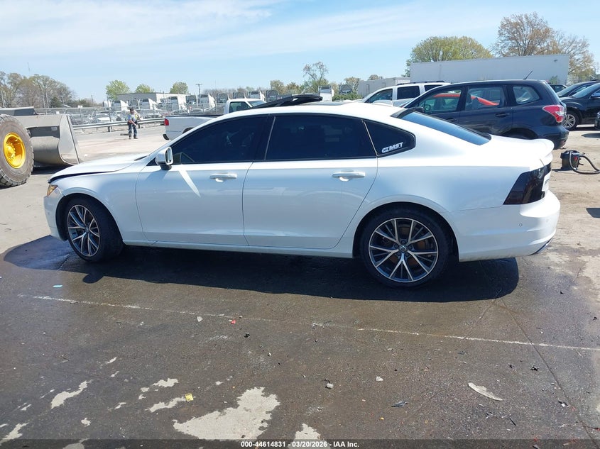 2018 Volvo S90 T6 Momentum VIN: LVY992MK5JP036532 Lot: 44614831