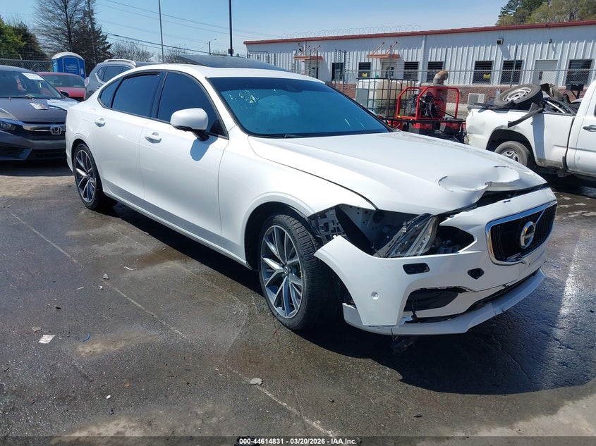 2018 Volvo S90 T6 Momentum