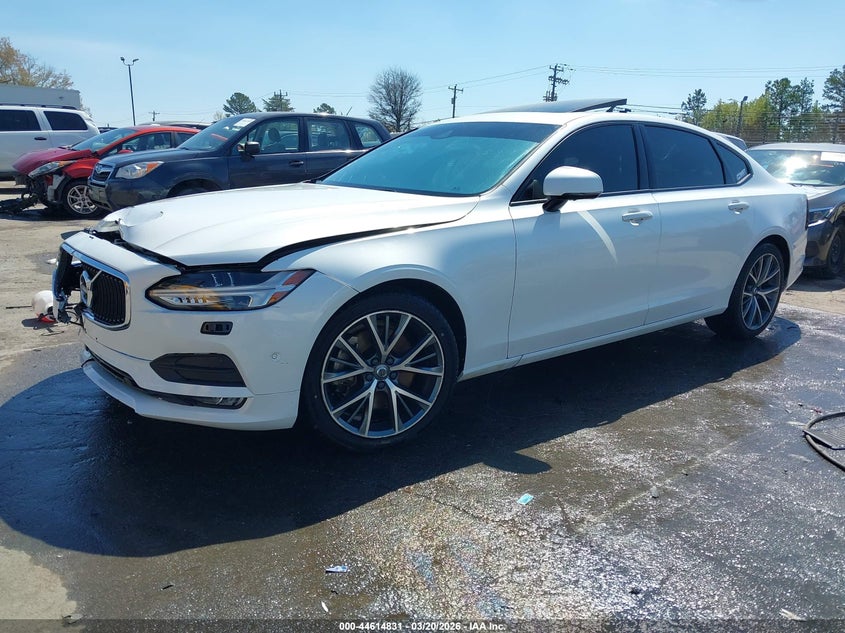 2018 Volvo S90 T6 Momentum