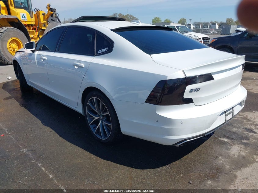 2018 Volvo S90 T6 Momentum