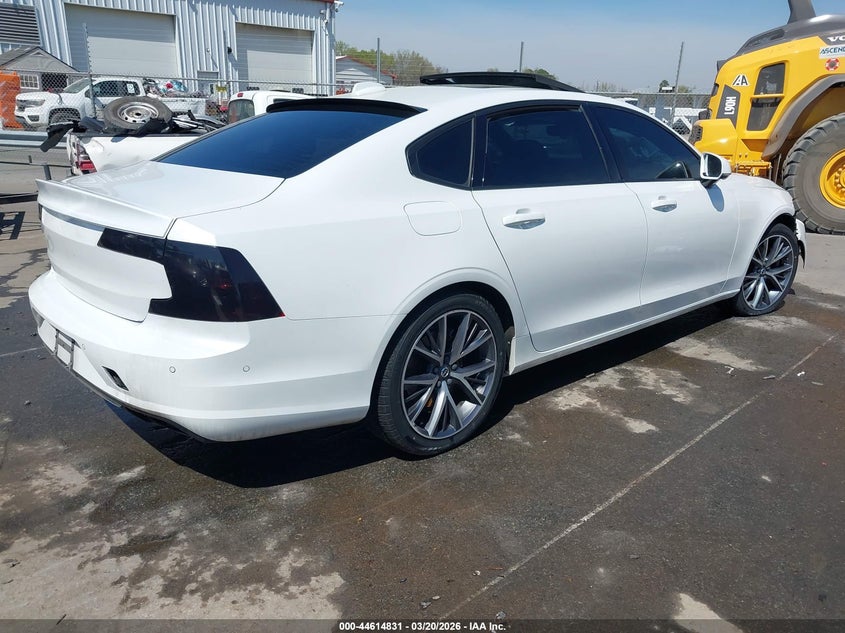 2018 Volvo S90 T6 Momentum