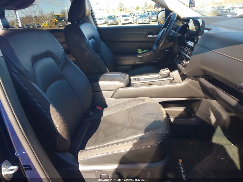 2023 Nissan Pathfinder Sl 4Wd