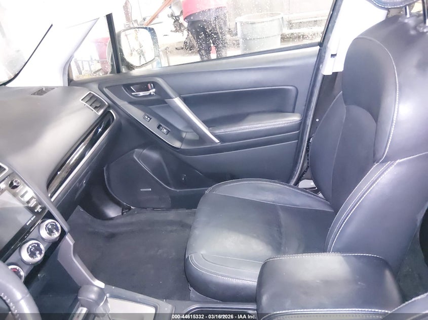 2017 SUBARU FORESTER auction photo 5
