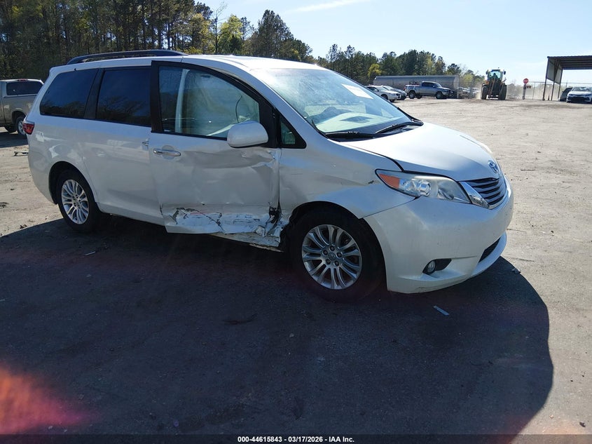 2015 Toyota Sienna Xle 8 Passenger