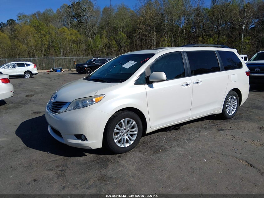 2015 Toyota Sienna Xle 8 Passenger