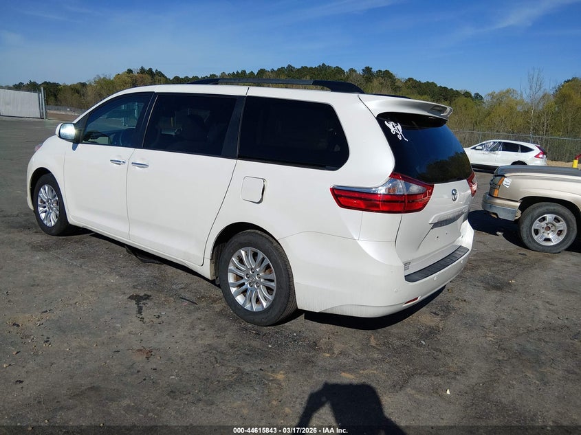 2015 Toyota Sienna Xle 8 Passenger